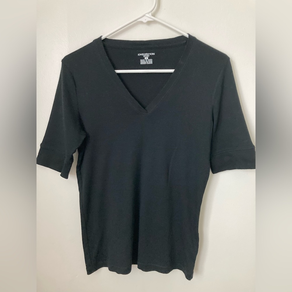 #141. Jones New York Sport, V-Neck Top, Size M, Black, (Women)